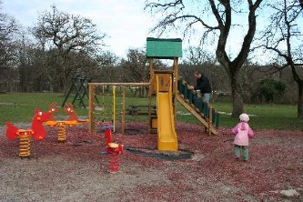 Der Spielplatz auf den Lipizzanerstammgestüt Lipica (Foto: privat) Der Spielplatz auf den Lipizzanerstammgestüt Lipica (Foto: privat)
